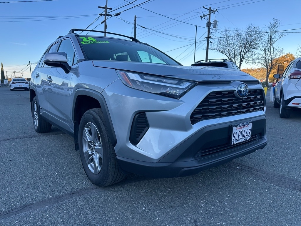 2024 Toyota RAV4 LE's photo