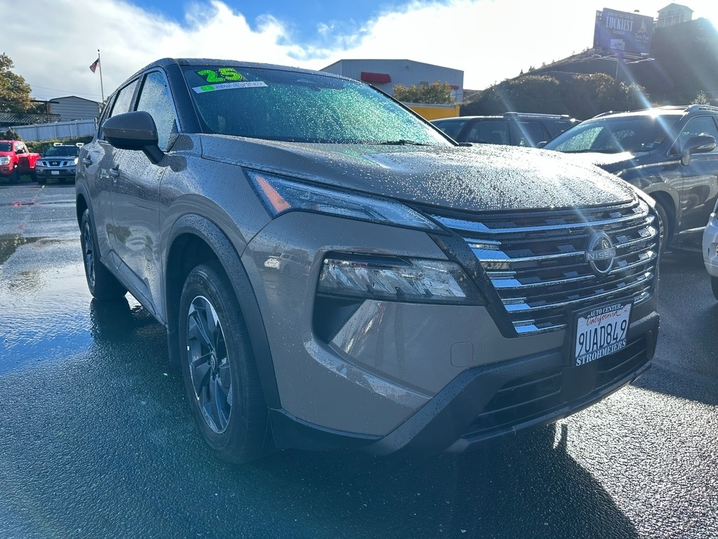 2025 Nissan Rogue SV's photo