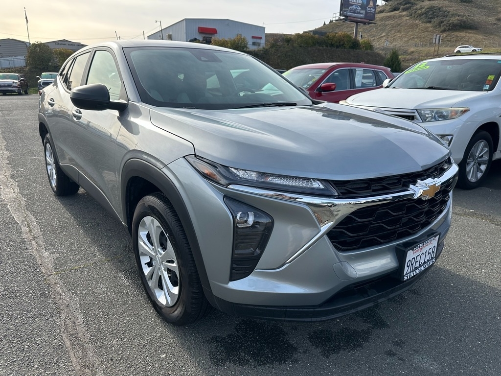 2025 Chevrolet Trax LS