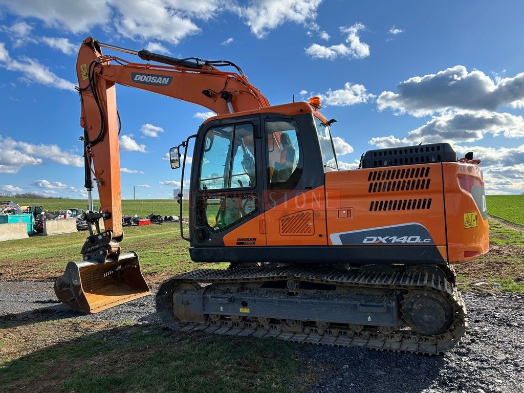 2022 Doosan DX140LC-5