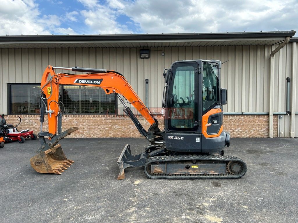 2023 Develon DX35Z-7