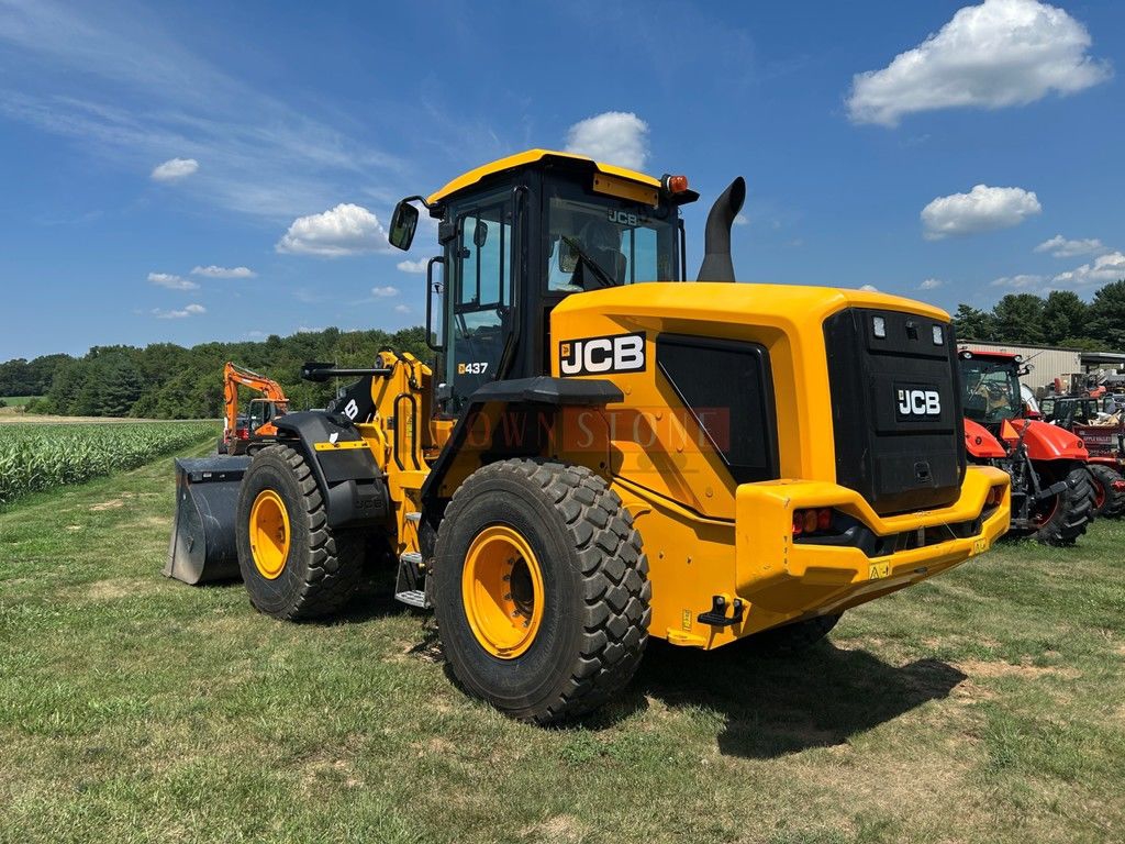 2023 JCB 437 ZX