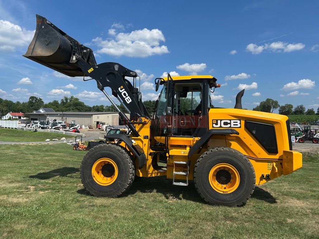 2023 JCB 437 ZX