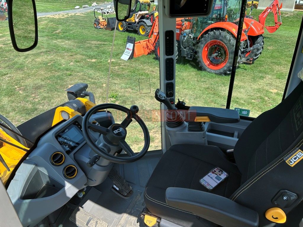 2023 JCB 437 ZX
