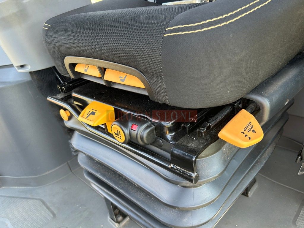 2023 JCB 437 ZX