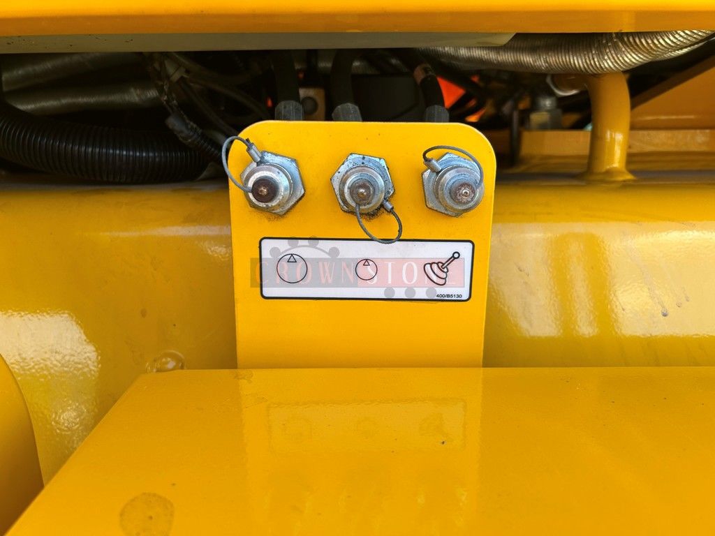 2023 JCB 437 ZX