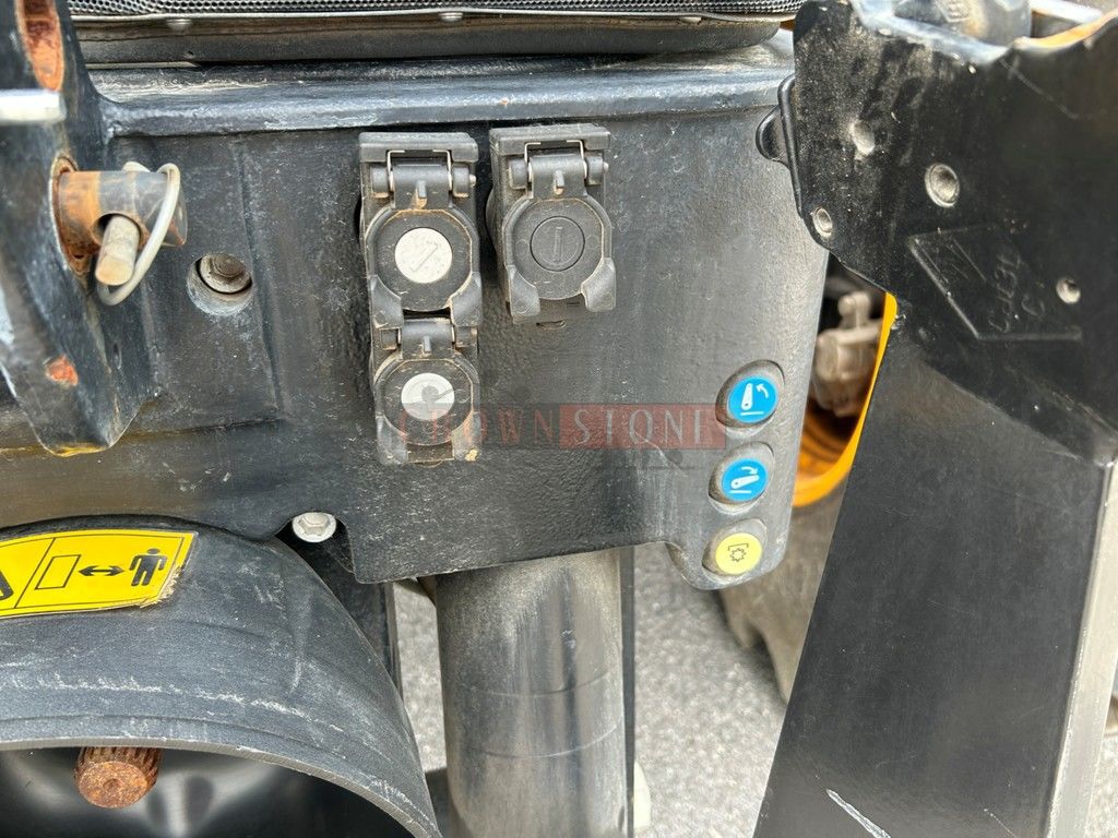 2022 JCB FASTRAC 4220