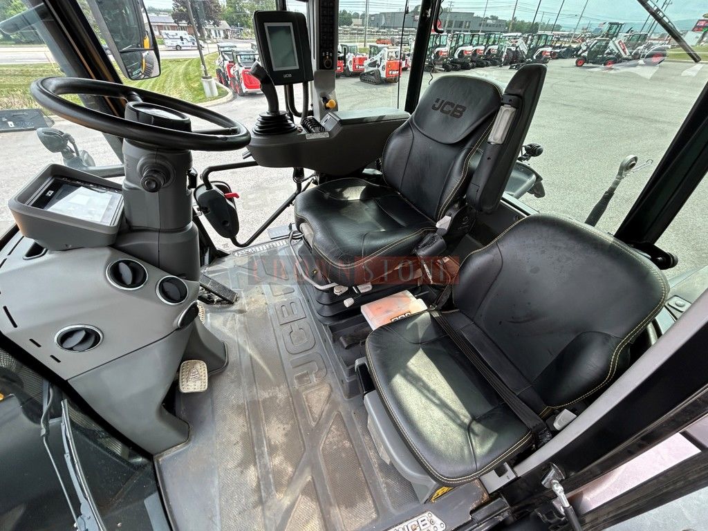 2022 JCB FASTRAC 4220