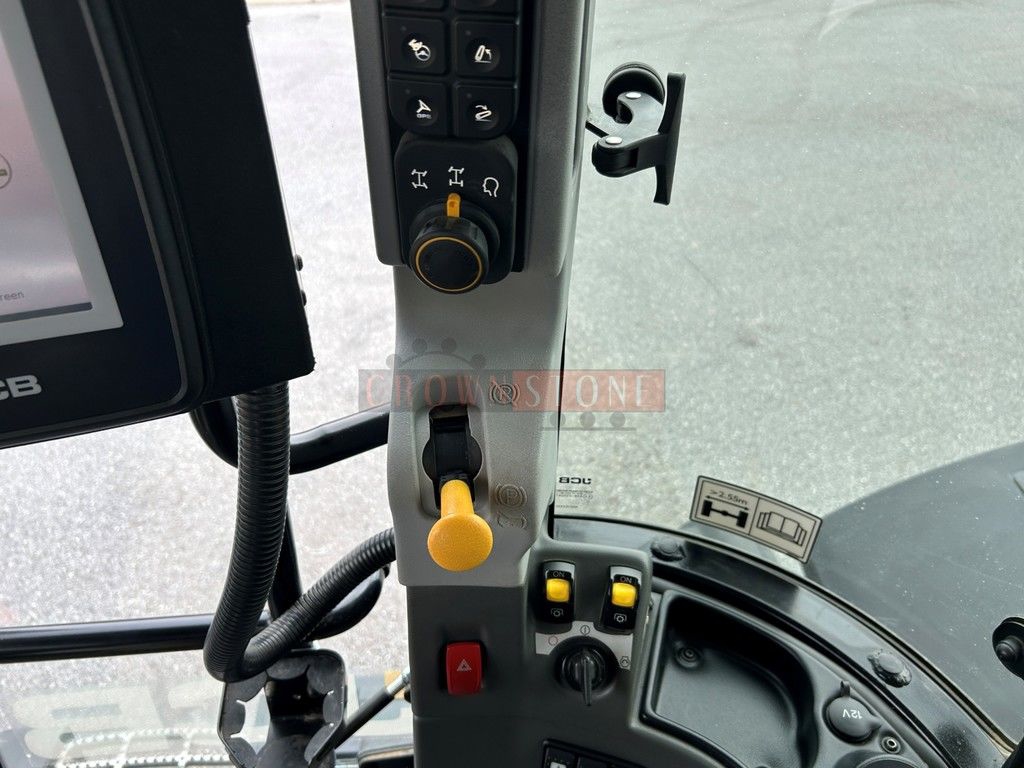 2022 JCB FASTRAC 4220