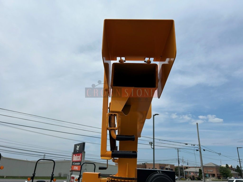 0 Carlton 1712 APACHE TOWABLE CHIPPER