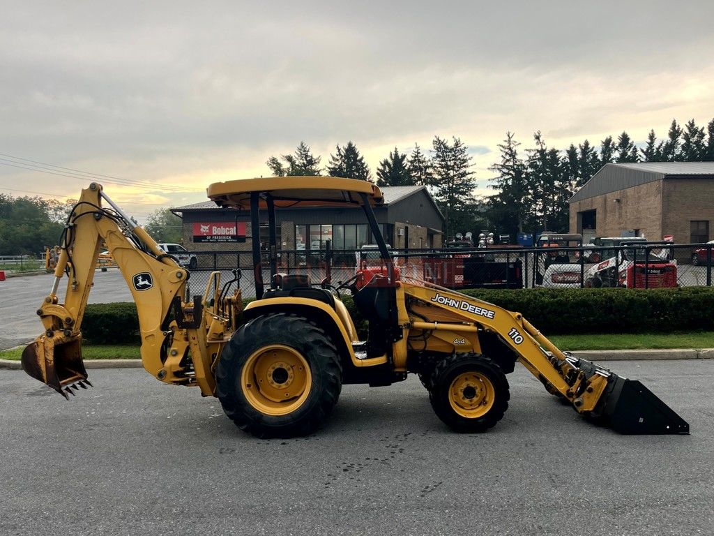 2002 John Deere 110 Tractor Loader Backhoe