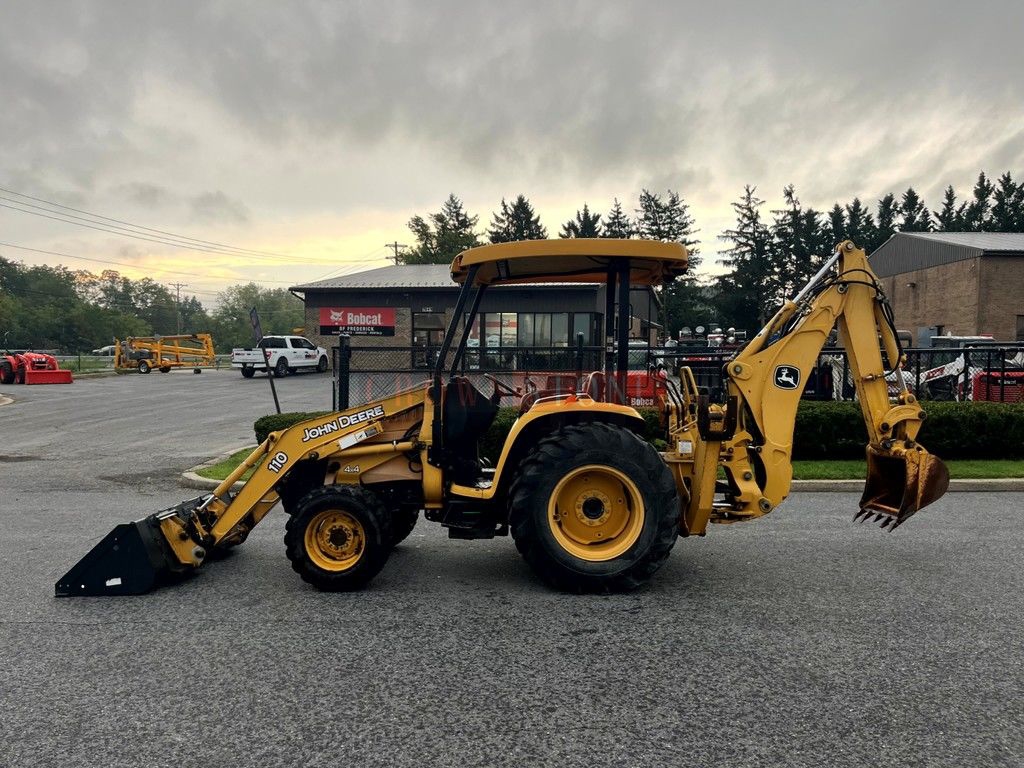 2002 John Deere 110 Tractor Loader Backhoe