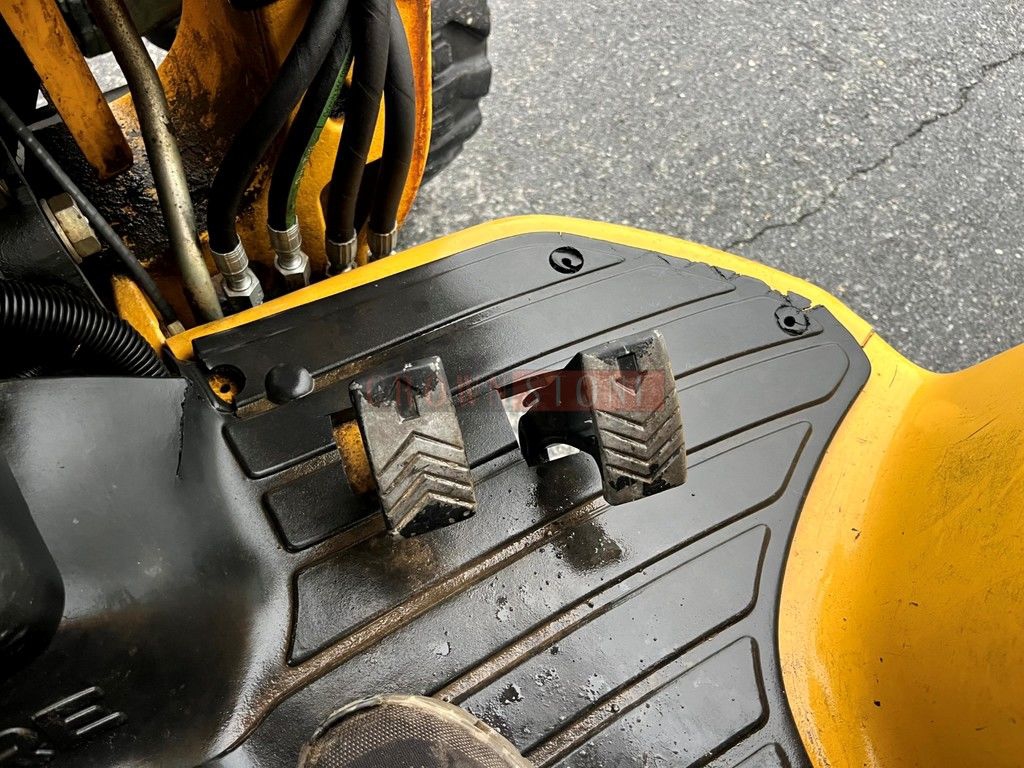 2002 John Deere 110 Tractor Loader Backhoe