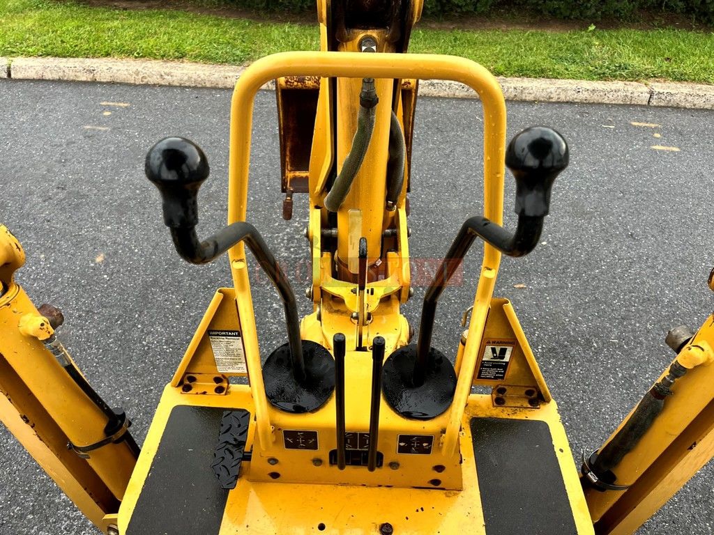 2002 John Deere 110 Tractor Loader Backhoe