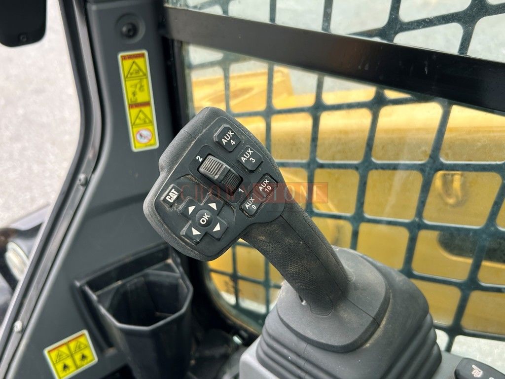 2025 Caterpillar 275