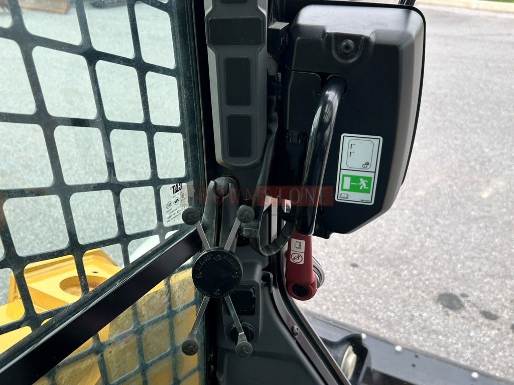 2025 Caterpillar 275