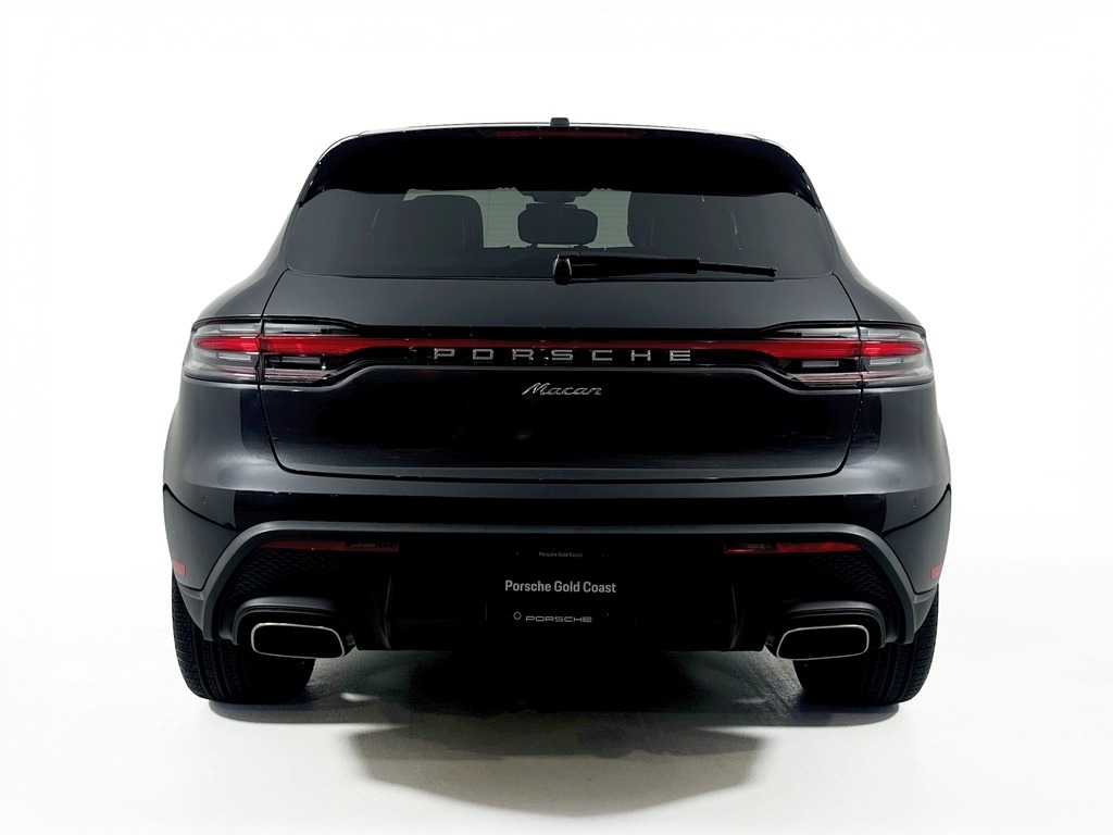 2026 Porsche Macan T - Photo 6