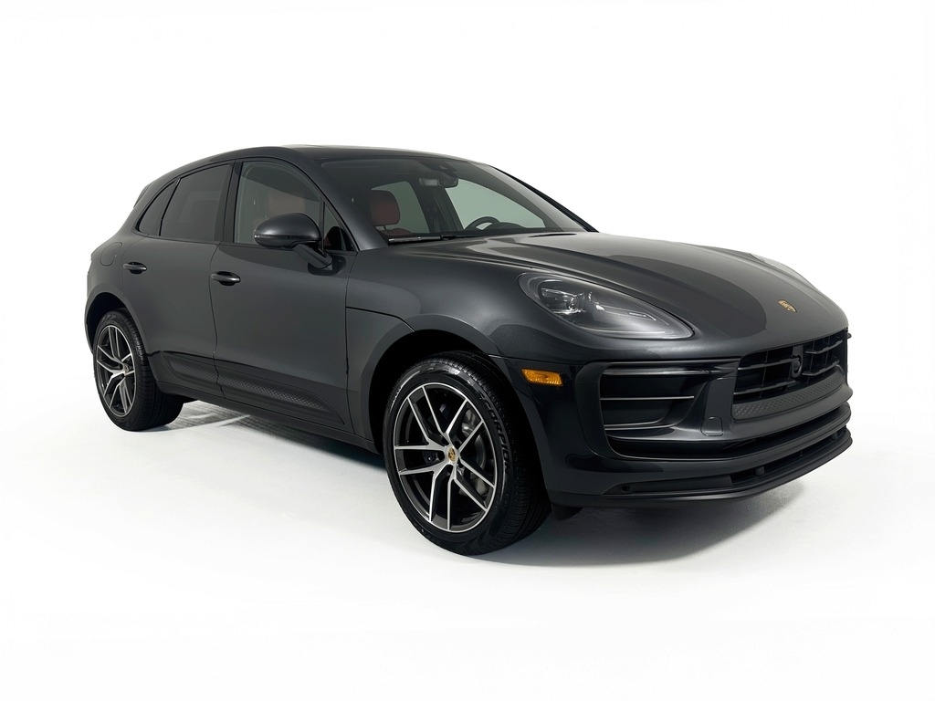 2026 Porsche Macan T - Photo 8