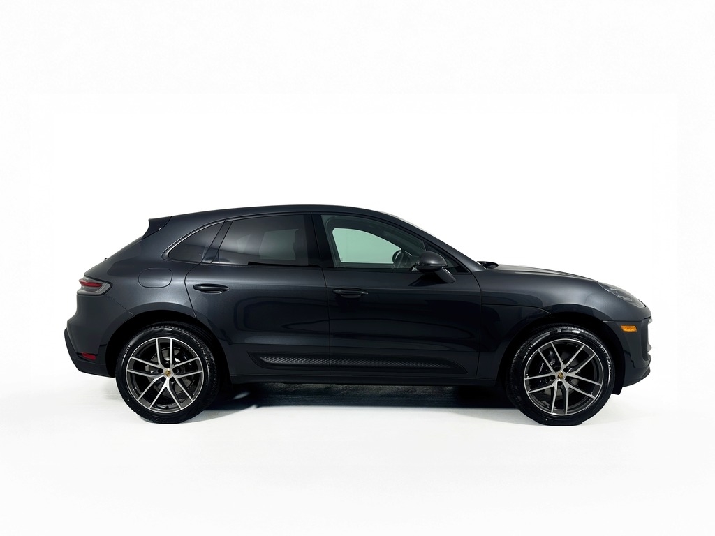 2026 Porsche Macan T - Photo 9