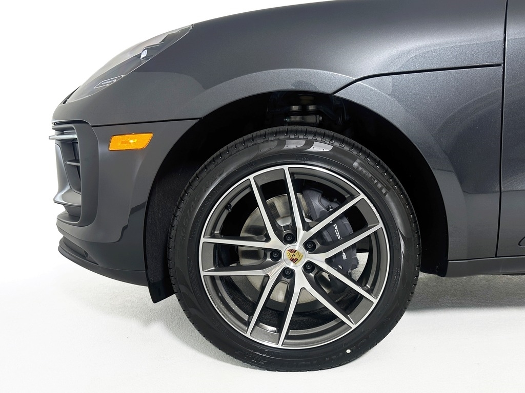 2026 Porsche Macan T - Photo 14