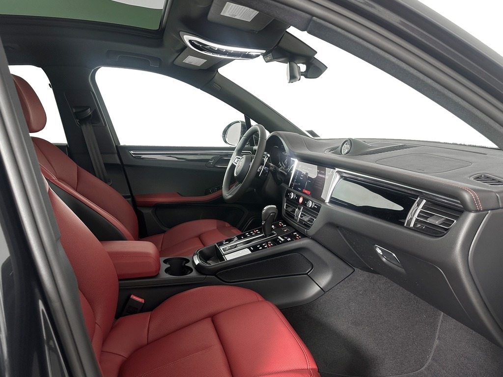 2026 Porsche Macan T - Photo 15