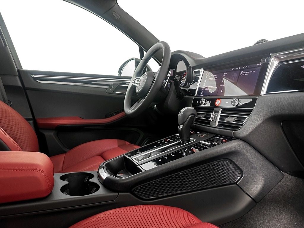 2026 Porsche Macan T - Photo 16