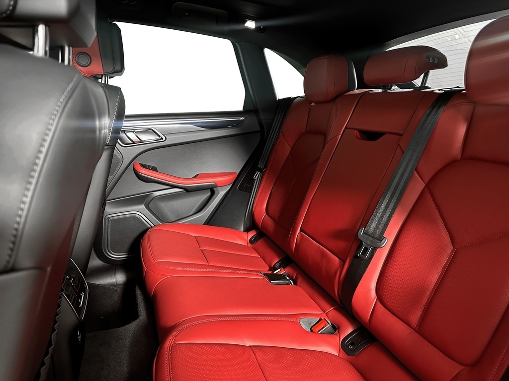 2026 Porsche Macan T - Photo 21