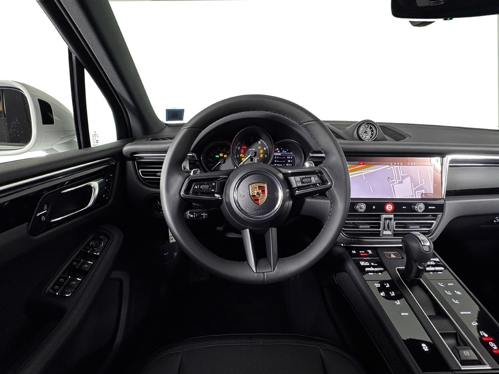 2026 Porsche Macan T - Photo 6
