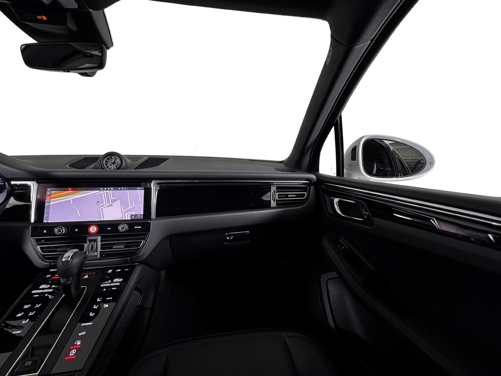 2026 Porsche Macan T - Photo 14