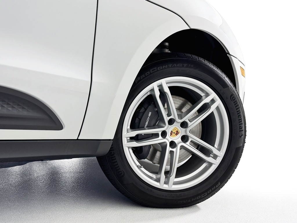 2026 Porsche Macan T - Photo 18