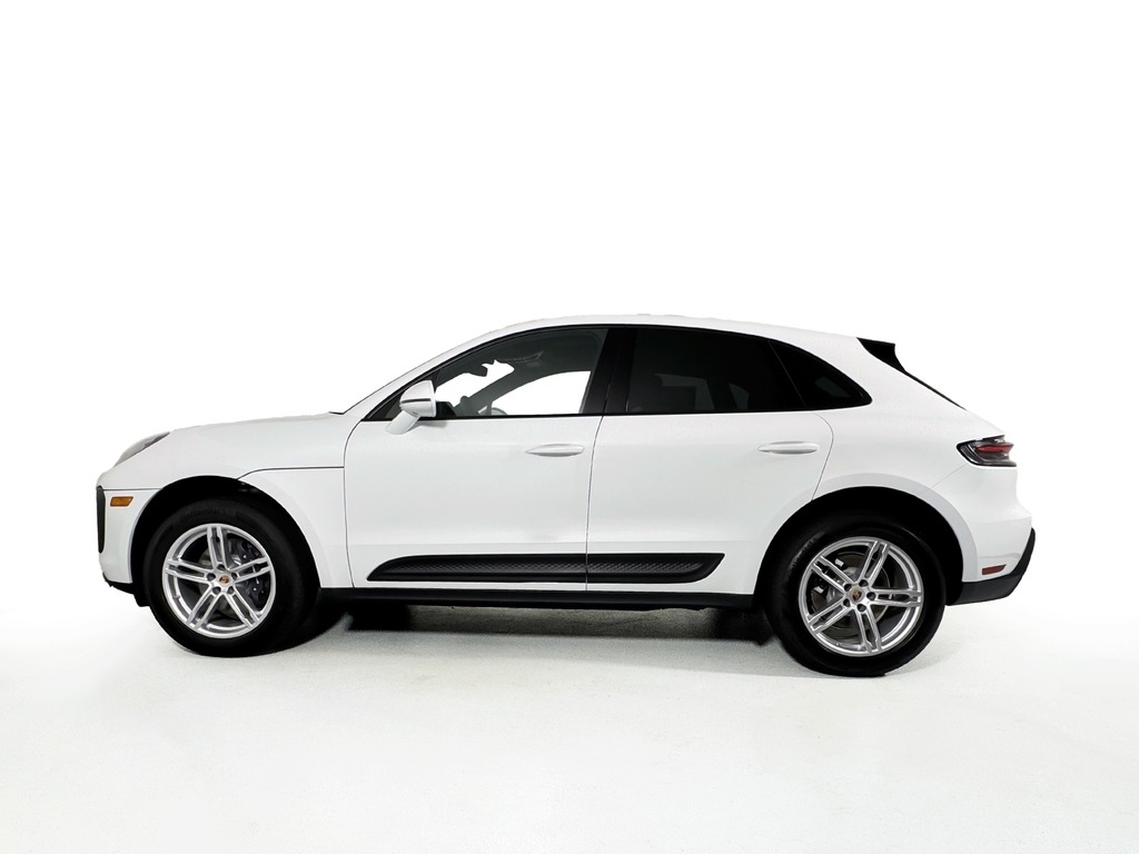 2026 Porsche Macan T - Photo 25