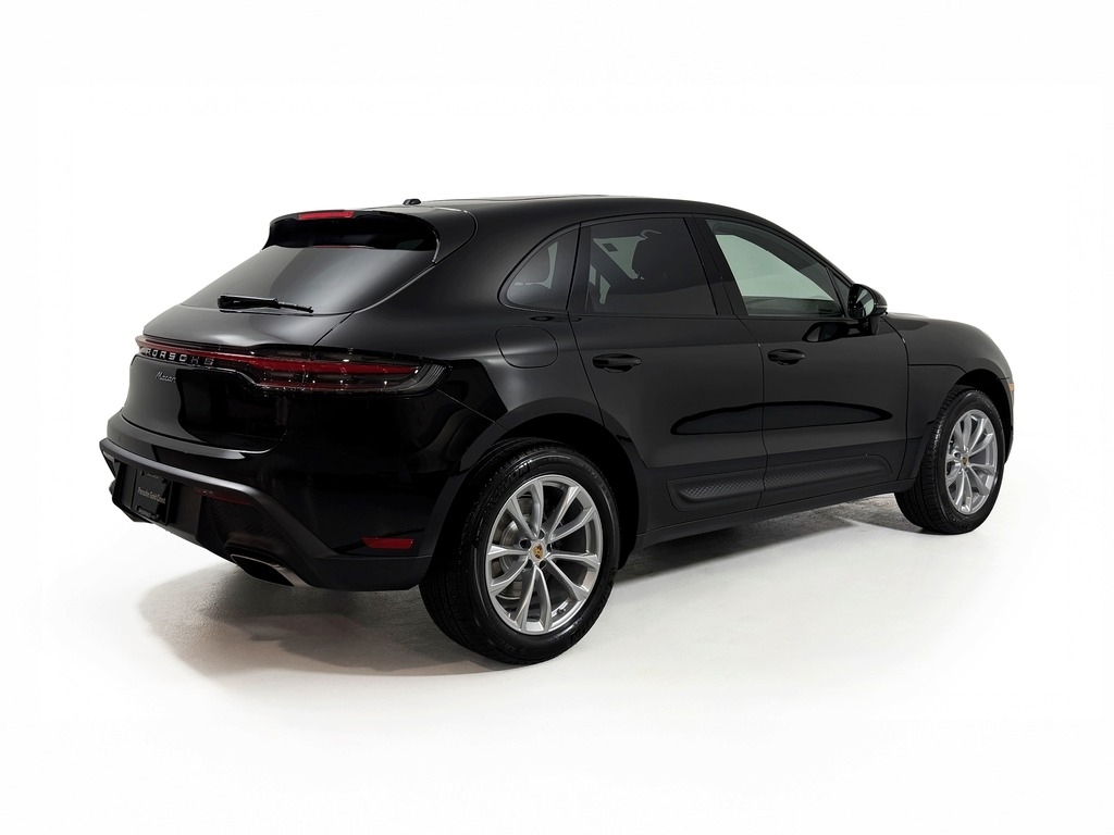 2026 Porsche Macan T - Photo 14