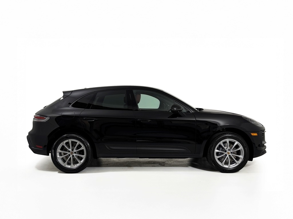 2026 Porsche Macan T - Photo 15