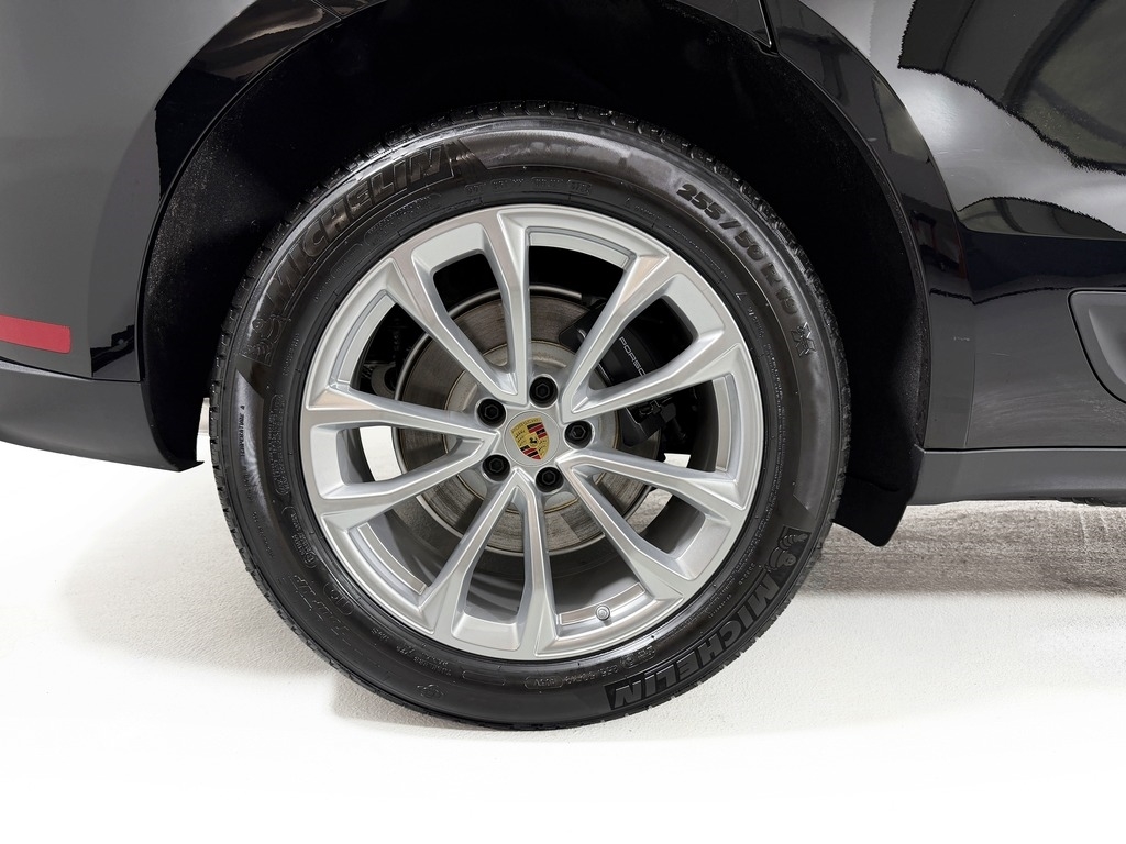 2026 Porsche Macan T - Photo 16