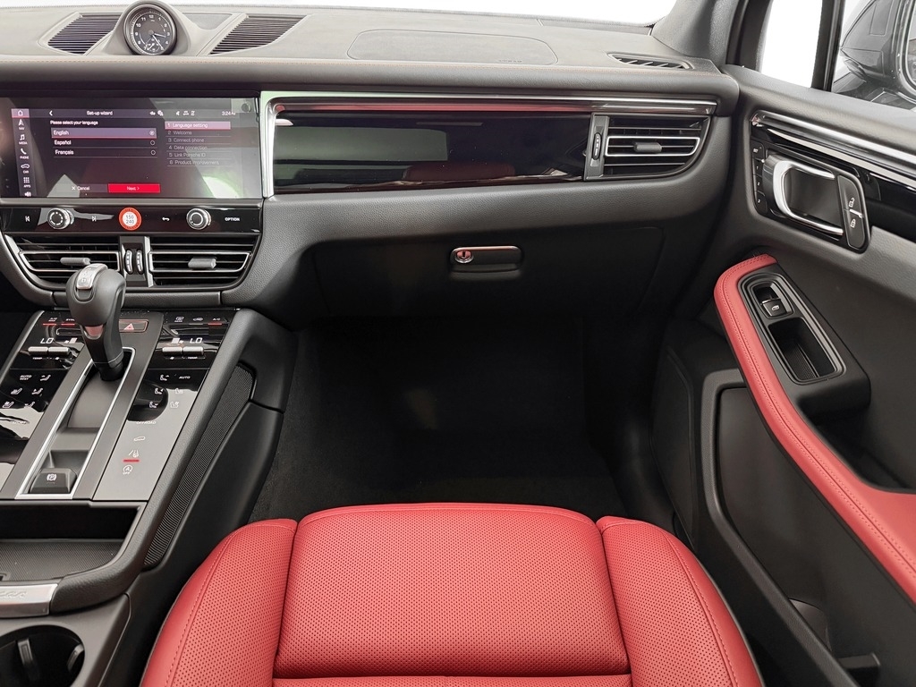 2026 Porsche Macan T - Photo 20