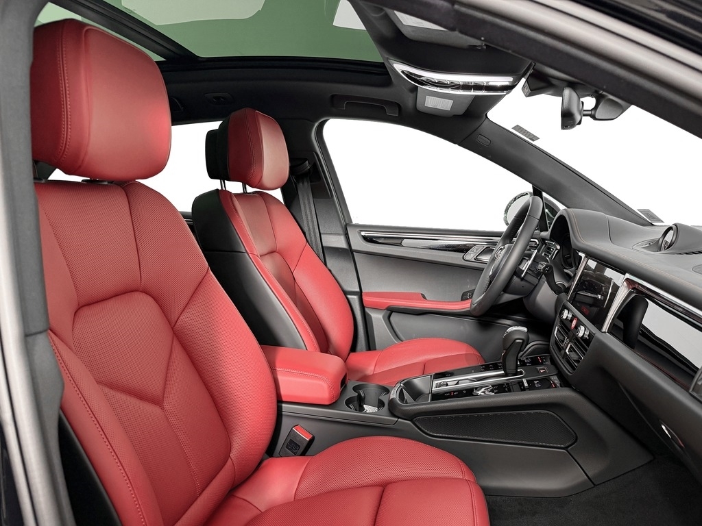 2026 Porsche Macan T - Photo 21