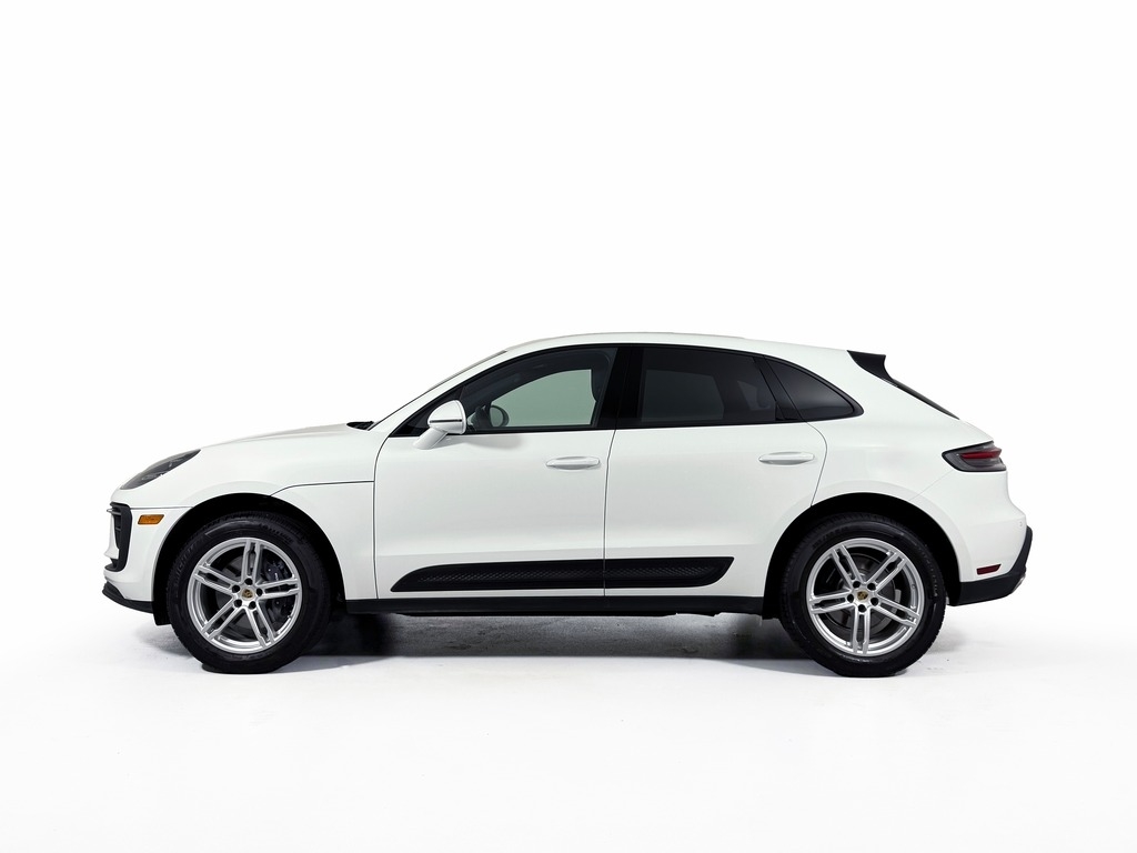 2026 Porsche Macan T - Photo 2