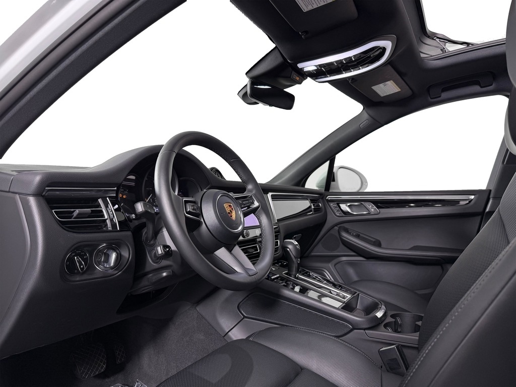 2026 Porsche Macan T - Photo 4
