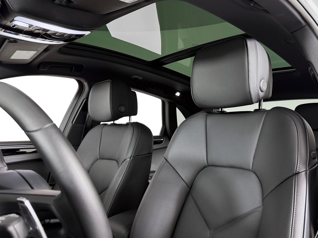 2026 Porsche Macan T - Photo 5