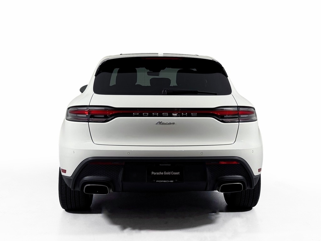 2026 Porsche Macan T - Photo 9