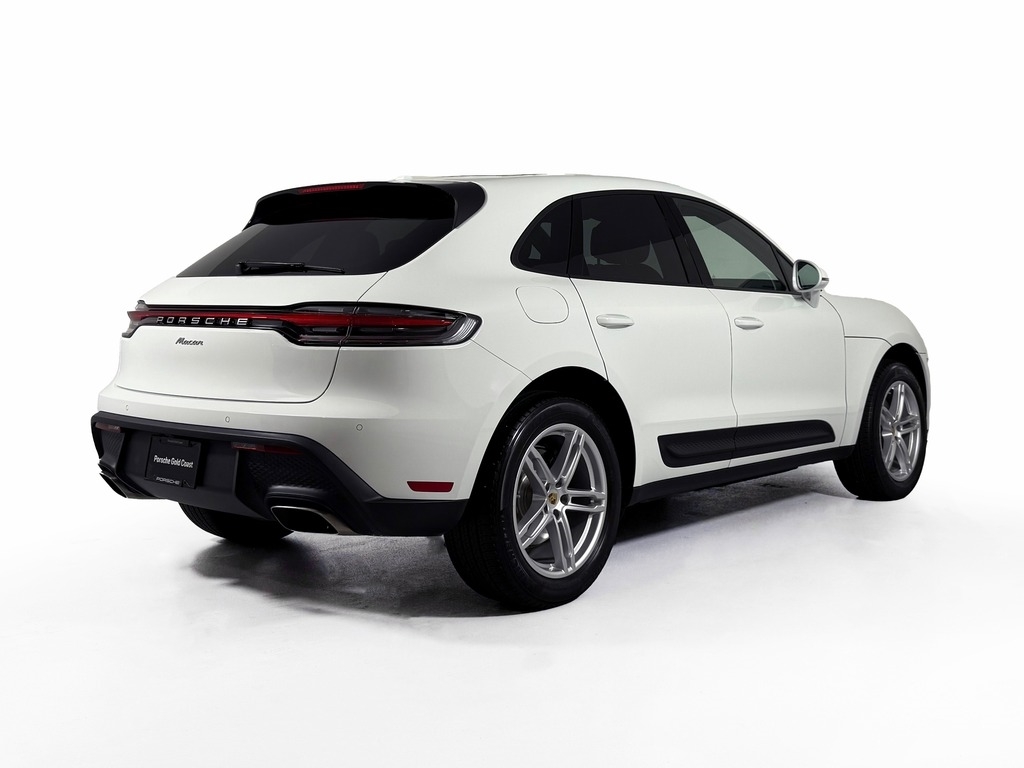 2026 Porsche Macan T - Photo 10