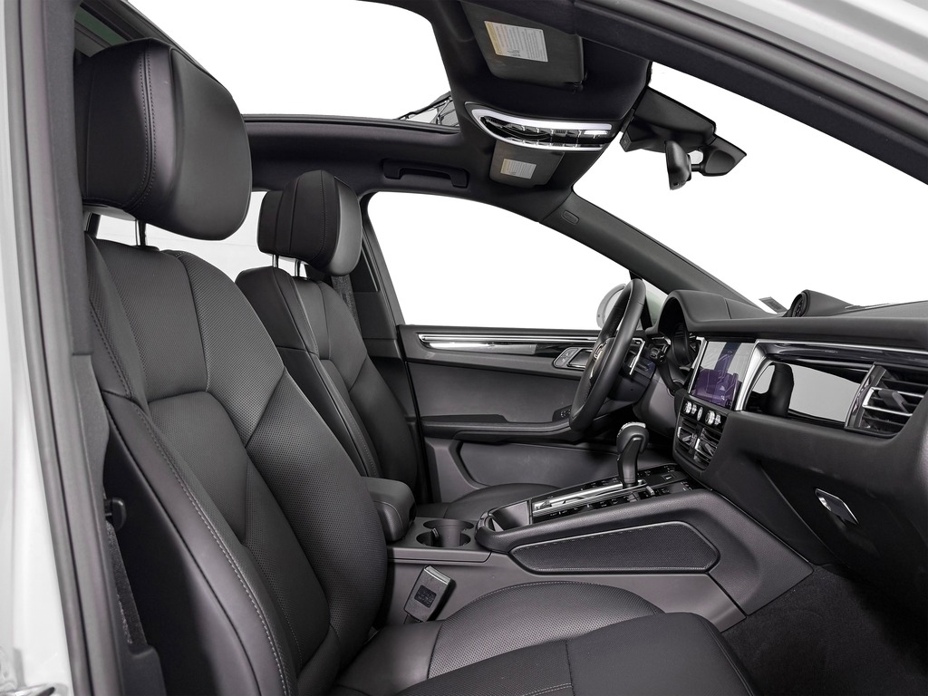 2026 Porsche Macan T - Photo 15