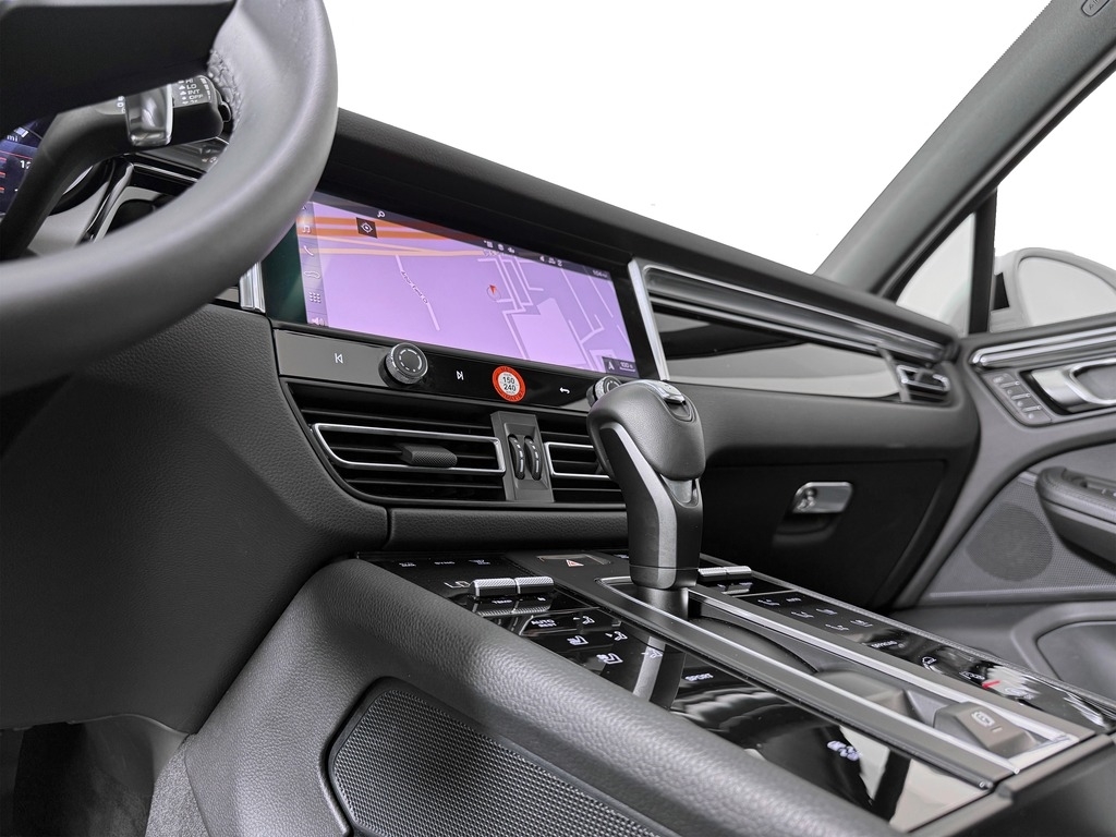 2026 Porsche Macan T - Photo 23