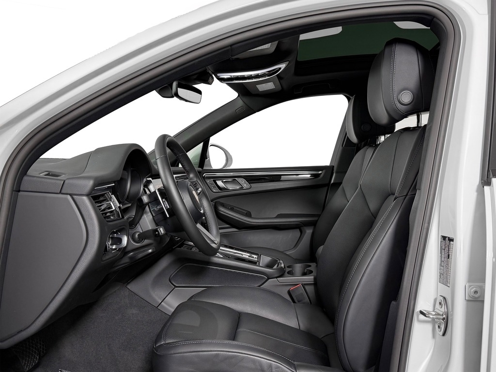 2026 Porsche Macan T - Photo 25