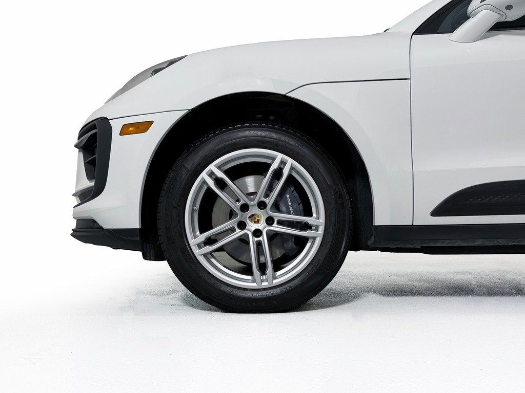 2026 Porsche Macan T - Photo 26