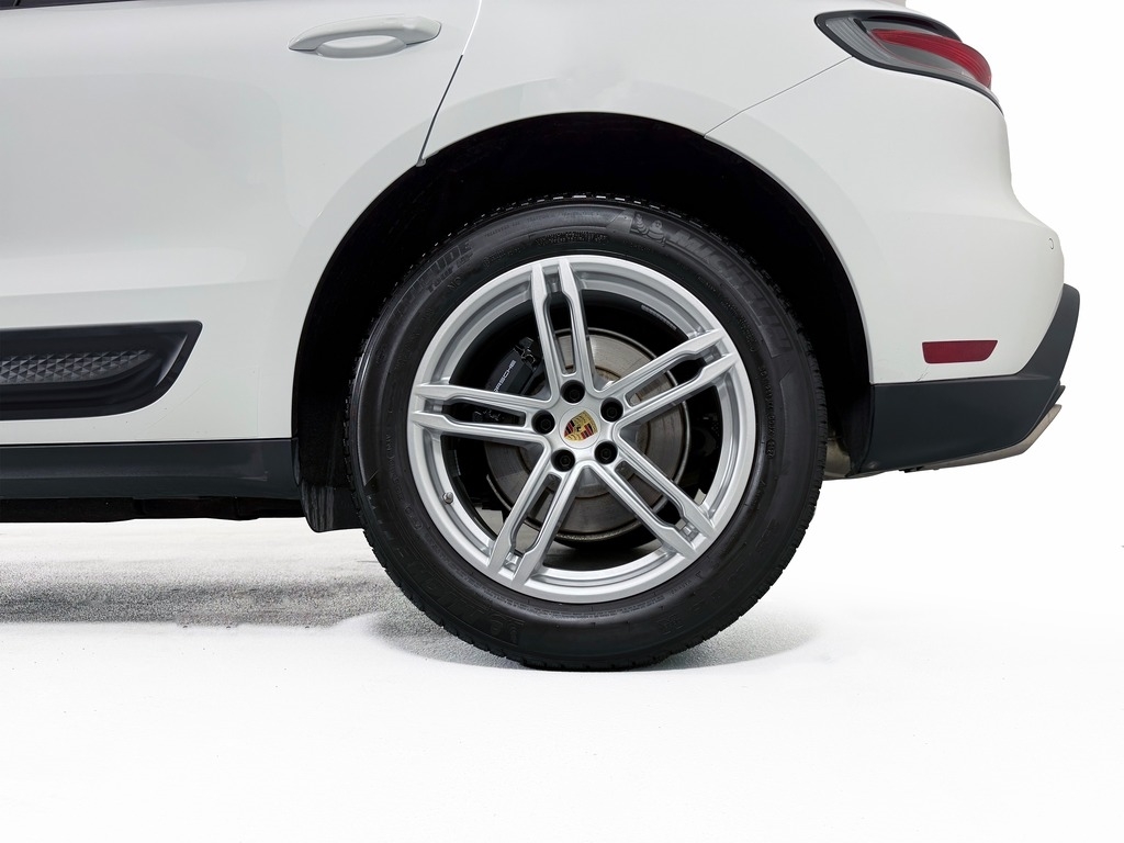 2026 Porsche Macan T - Photo 27