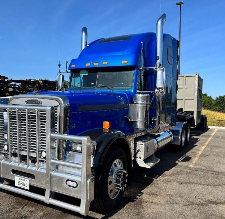2007 Freightliner FLD132 Classic XL