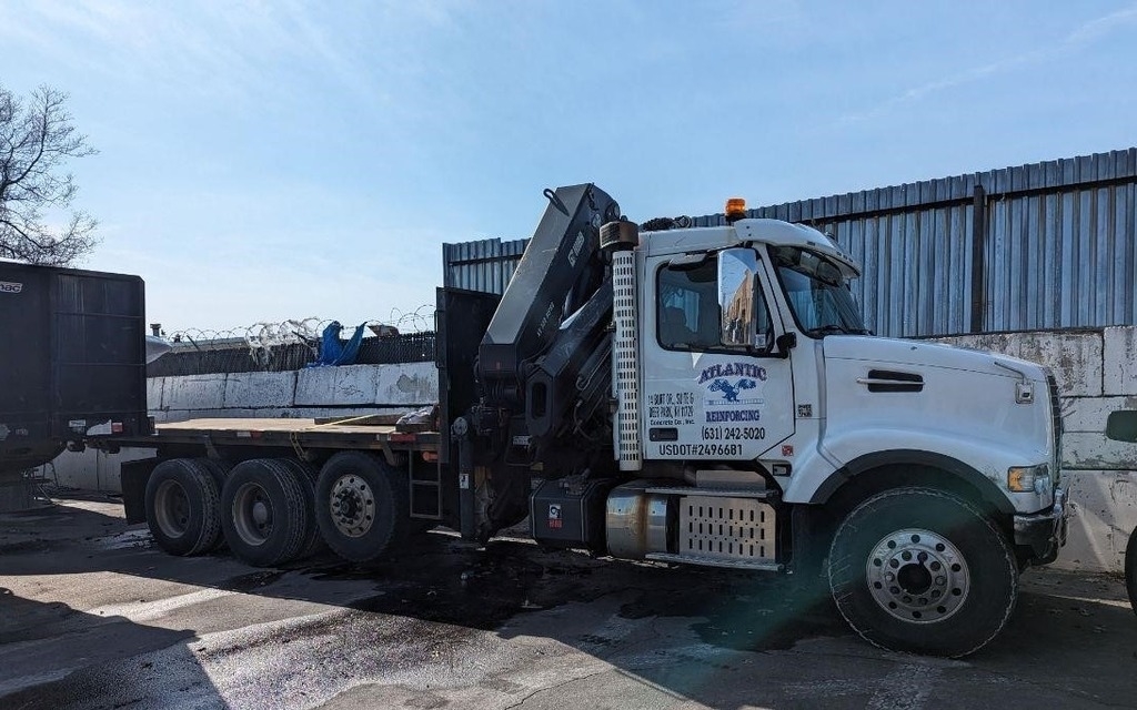 2014 Volvo VHD84F200 With 2014 Hiab XS322EP-5 CLX Mounted