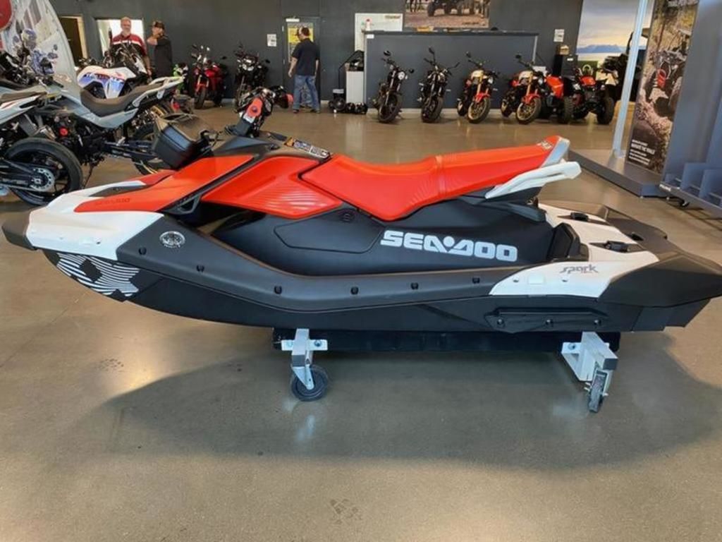 ディスカス9匹 New 2026 Sea-Doo Spark™Trixx for 3 Rotax® 900 ACE™ - 90 iBR and