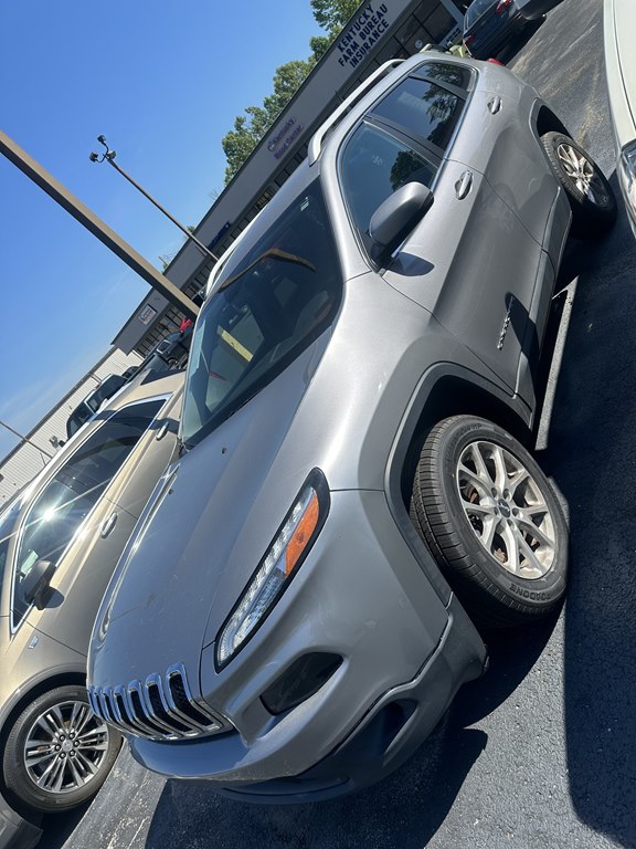 2015 Jeep Cherokee LATITUDE SUV